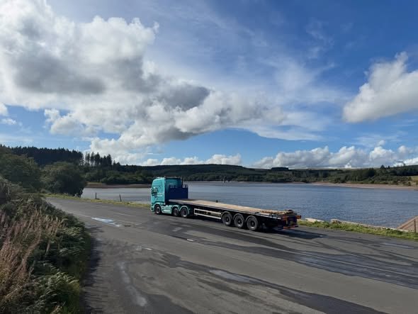 Flatbed transport on scenic route